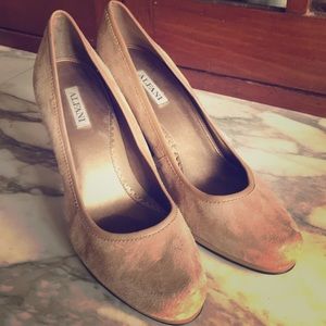 Alfani nude suede pumps 8.5